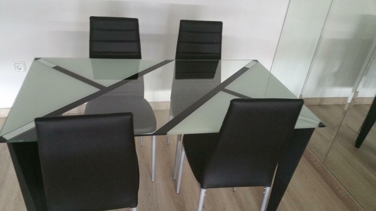 Apartamentos La Vaguada Suites Madrid Luaran gambar