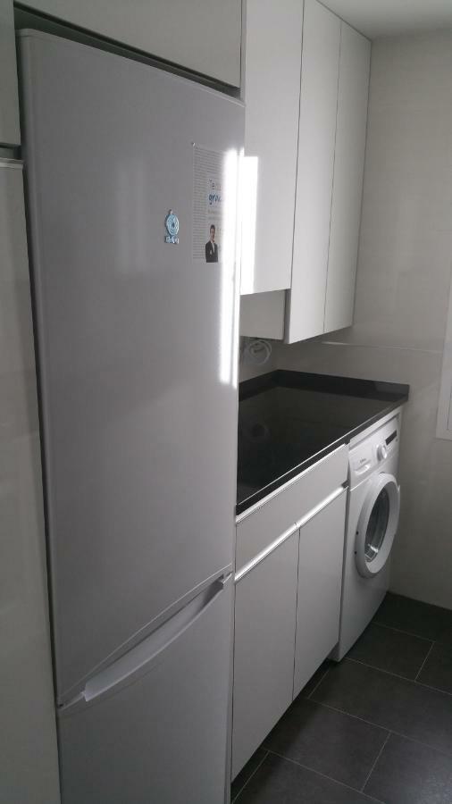 Apartamentos La Vaguada Suites Madrid Luaran gambar