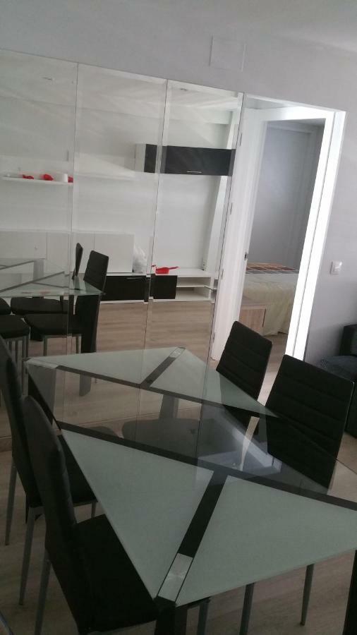 Apartamentos La Vaguada Suites Madrid Luaran gambar