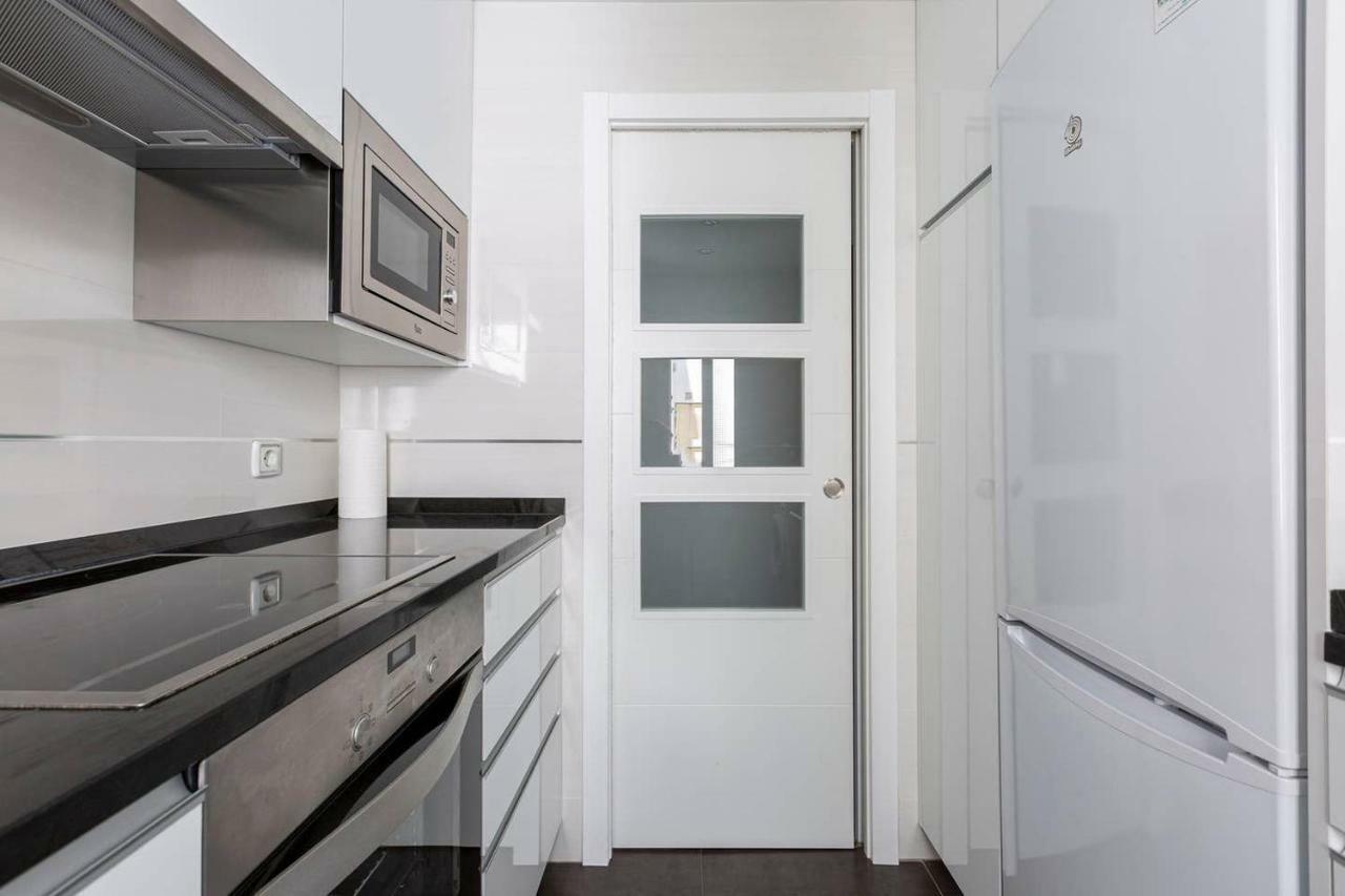 Apartamentos La Vaguada Suites Madrid Luaran gambar