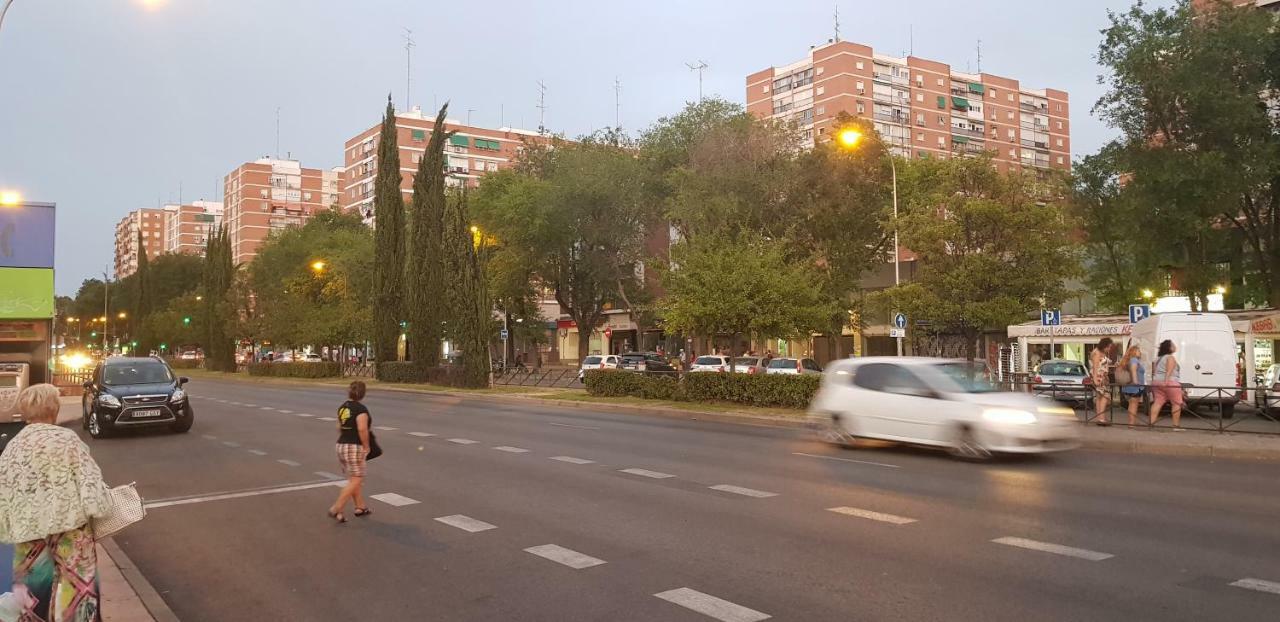 Apartamentos La Vaguada Suites Madrid Luaran gambar